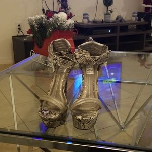 Grey and Black Snake Print 6" Pumps